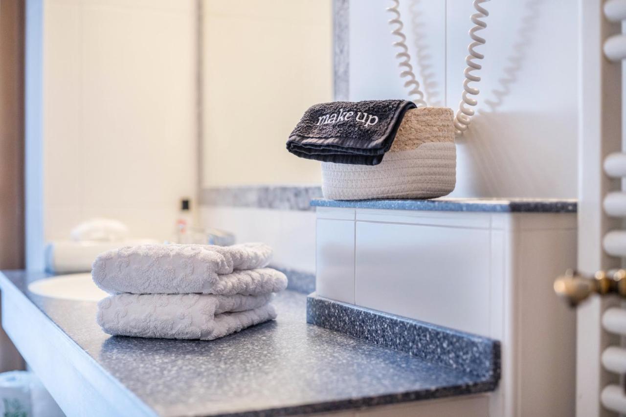 Haus Zur Vogelweide App 6 Apartman Dobbiaco Kültér fotó