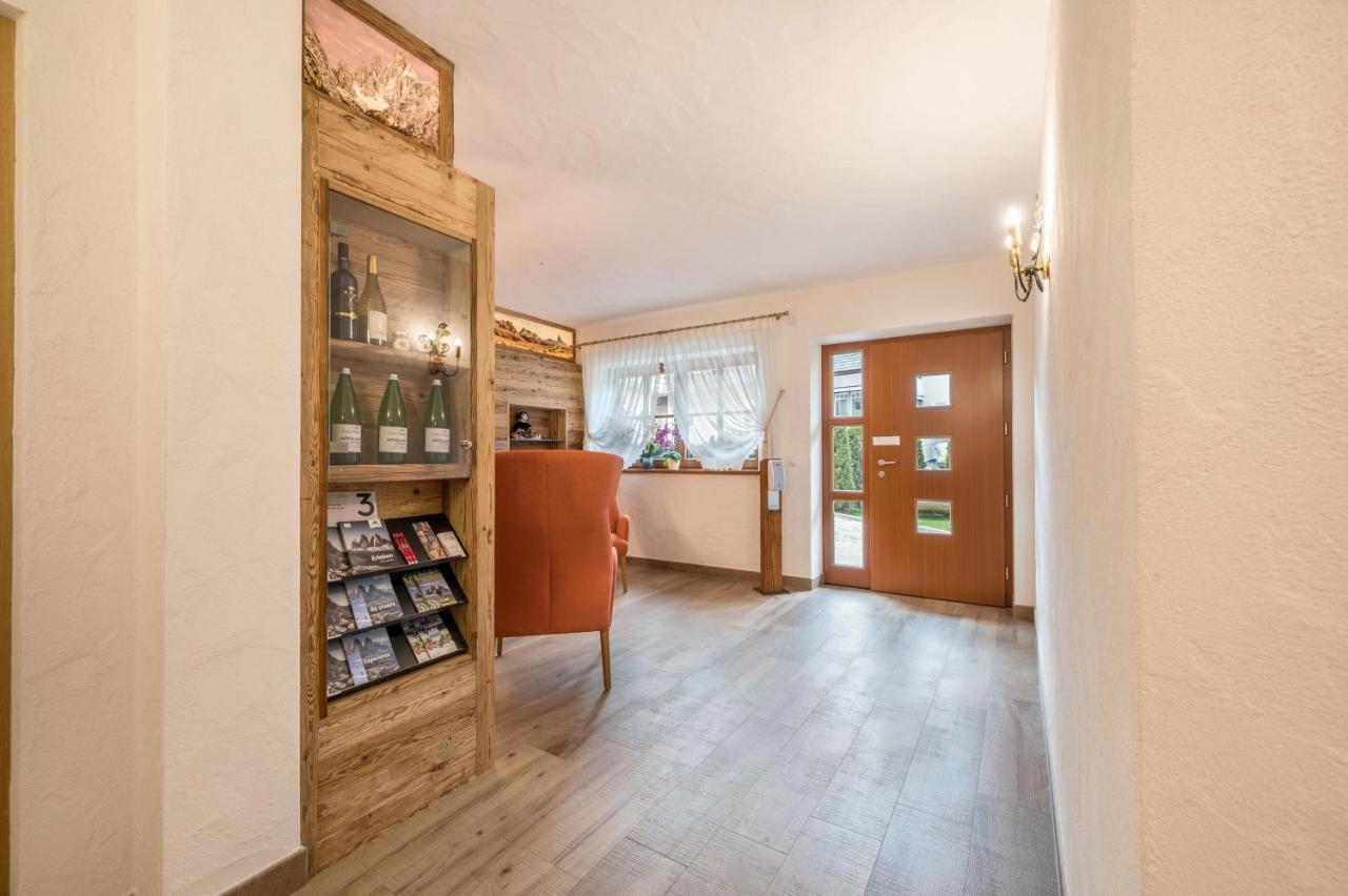Haus Zur Vogelweide App 6 Apartman Dobbiaco Kültér fotó