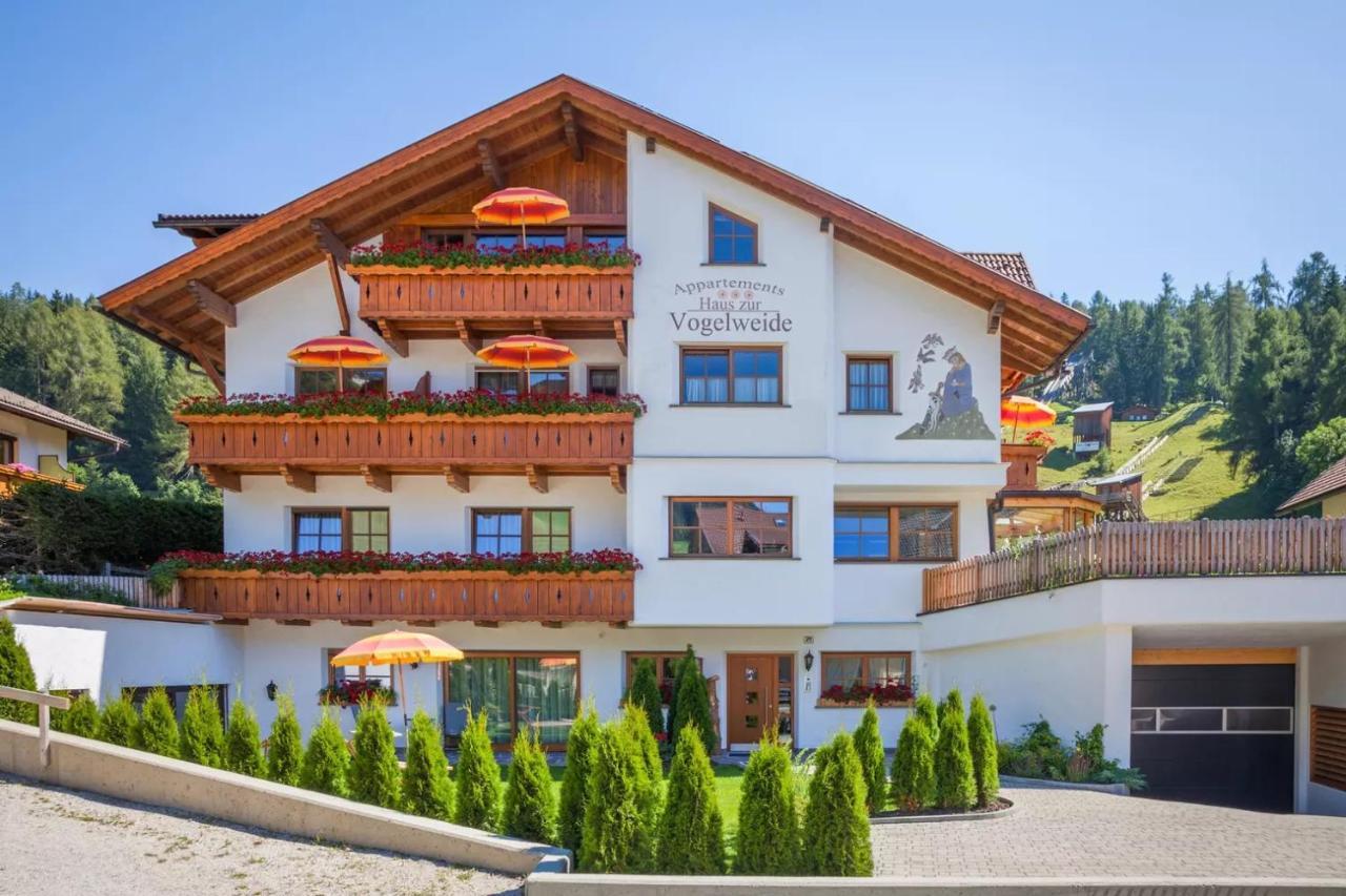 Haus Zur Vogelweide App 6 Apartman Dobbiaco Kültér fotó